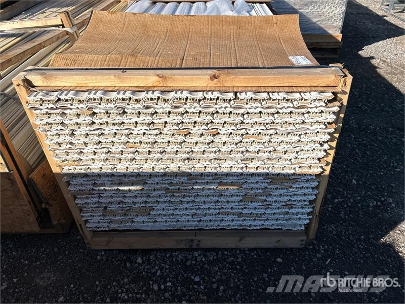Quantity of (6) Lifts of Cable Covered Moldings Andre komponenter
