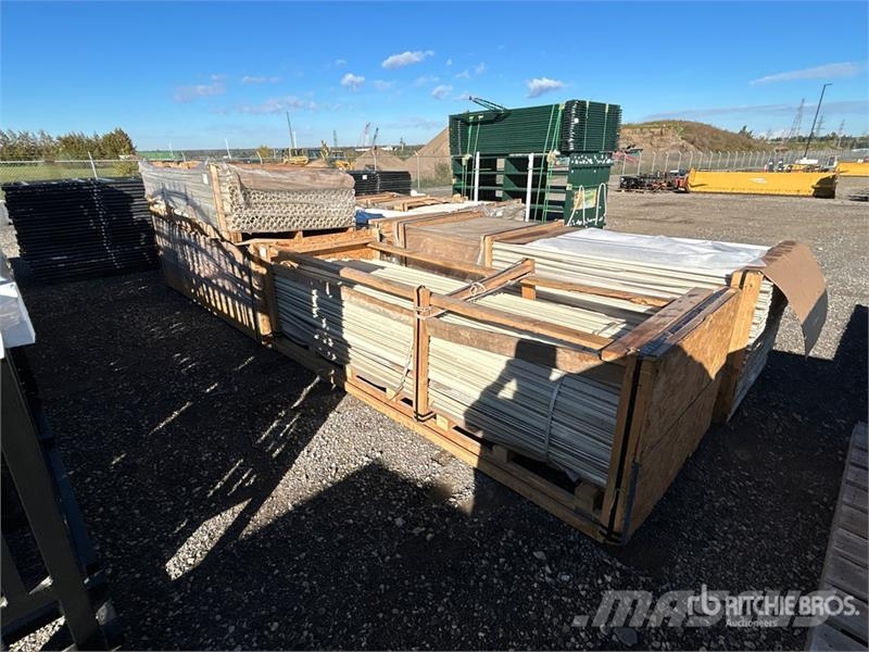 Quantity of (6) Lifts of Cable Covered Moldings Andre komponenter