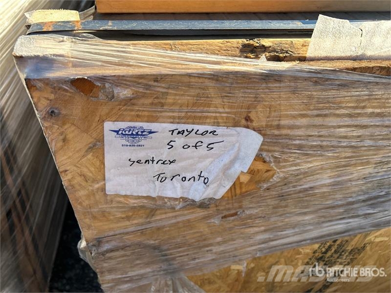 Quantity of (6) Lifts of Cable Covered Moldings Andre komponenter