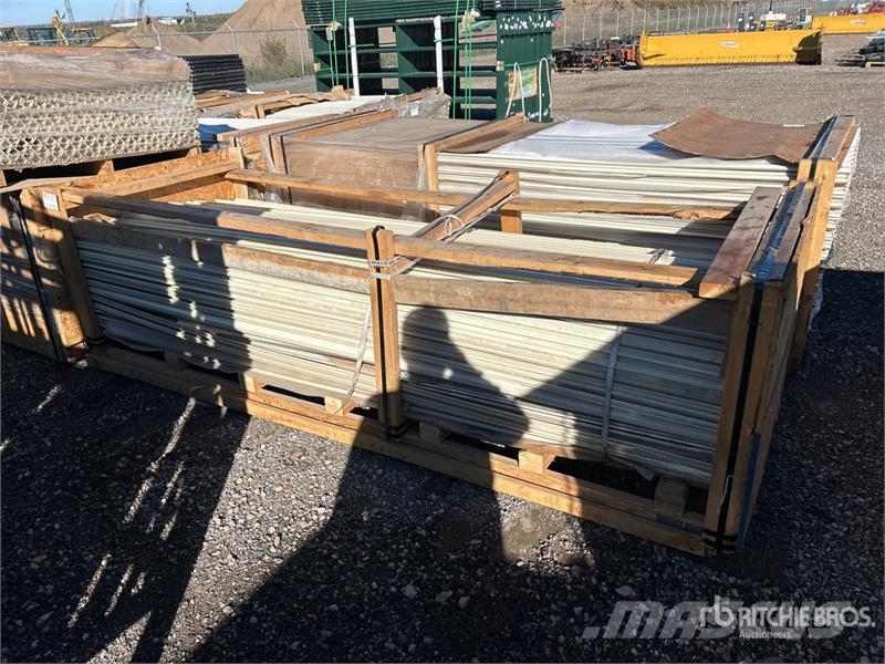 Quantity of (6) Lifts of Cable Covered Moldings Andre komponenter