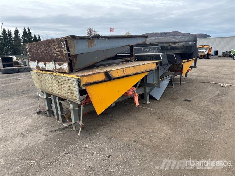 Quantity of (6) Loading Dock Drugi deli