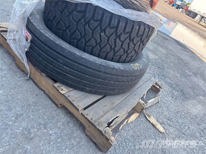Quantity of (6) Tires (Unused) Pneus, roues et jantes