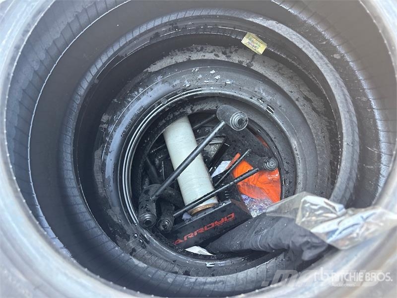 Quantity of (6) Tires (Unused) Pneus, roues et jantes