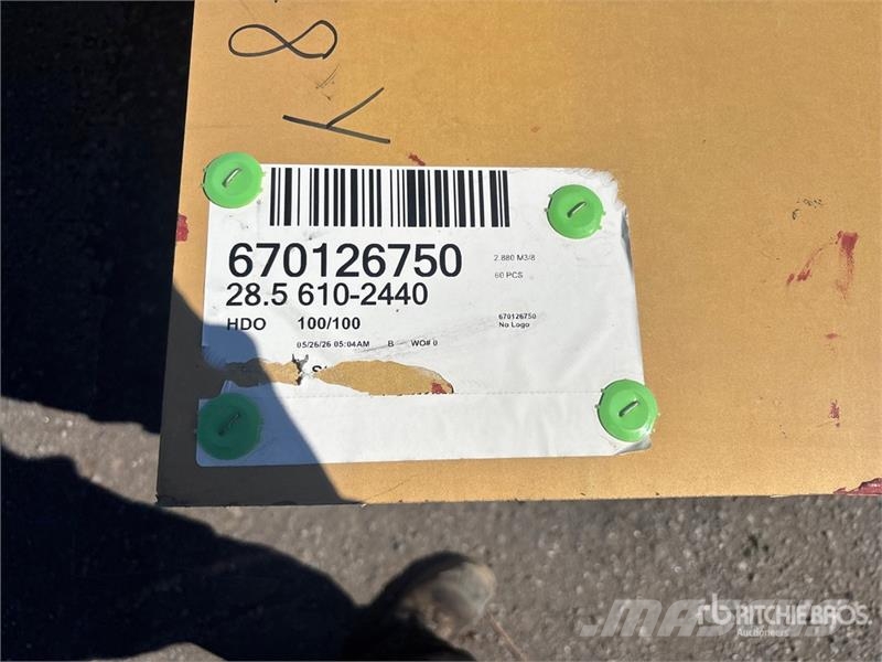 Quantity of (60) 1 1/8" 2x8 HDO G2S with Smooth Ov Ďalšie komponenty