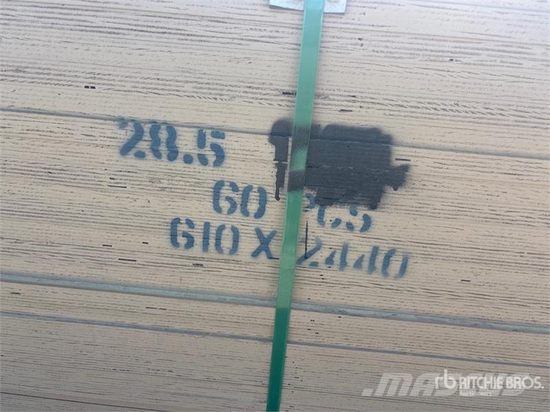 Quantity of (60) 1 1/8" 2x8 HDO G2S with Smooth Ov Ďalšie komponenty