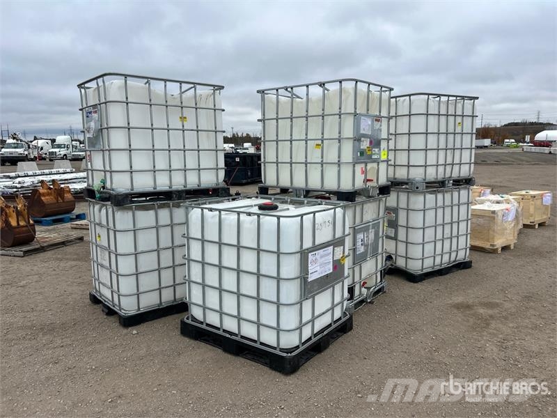  Quantity of (7) Poly Chemical Totes Tank صهاريج الوقود والصهاريج الإضافية