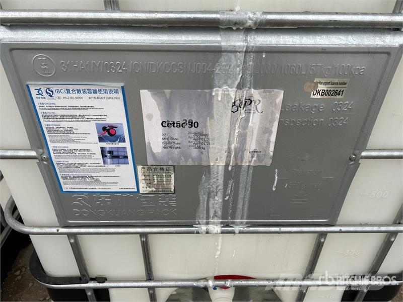  Quantity of (7) Poly Chemical Totes Tank صهاريج الوقود والصهاريج الإضافية