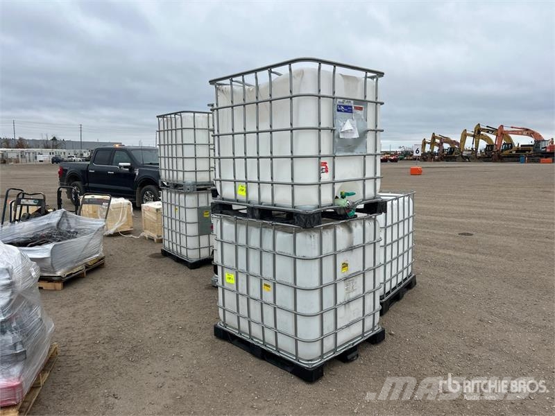  Quantity of (7) Poly Chemical Totes Tank صهاريج الوقود والصهاريج الإضافية