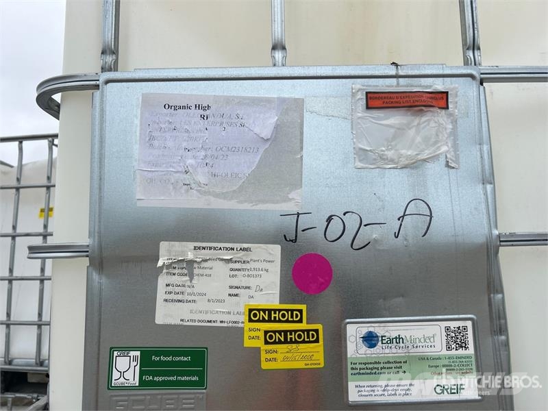  Quantity of (7) Poly Chemical Totes Tank صهاريج الوقود والصهاريج الإضافية