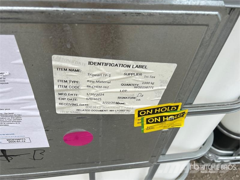  Quantity of (7) Poly Chemical Totes Tank صهاريج الوقود والصهاريج الإضافية