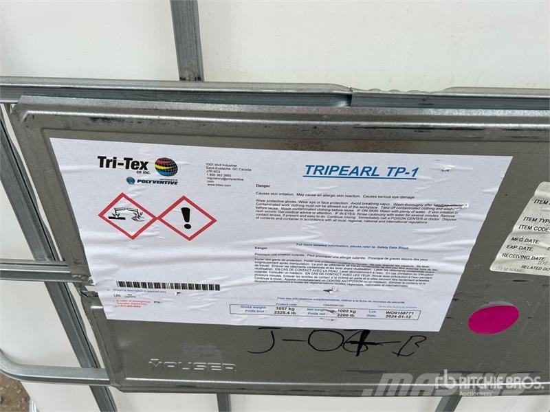  Quantity of (7) Poly Chemical Totes Tank صهاريج الوقود والصهاريج الإضافية