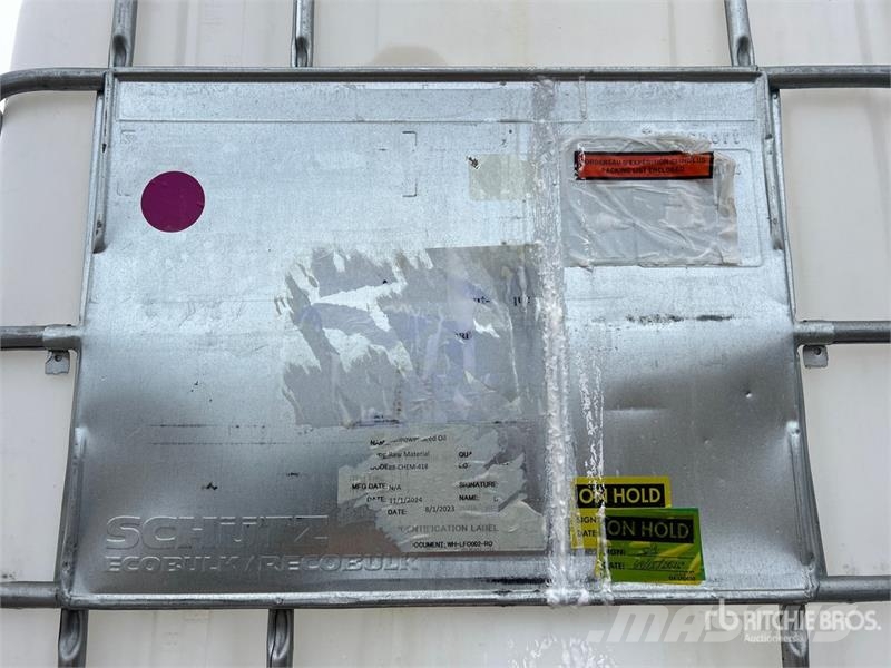  Quantity of (7) Poly Chemical Totes Tank صهاريج الوقود والصهاريج الإضافية