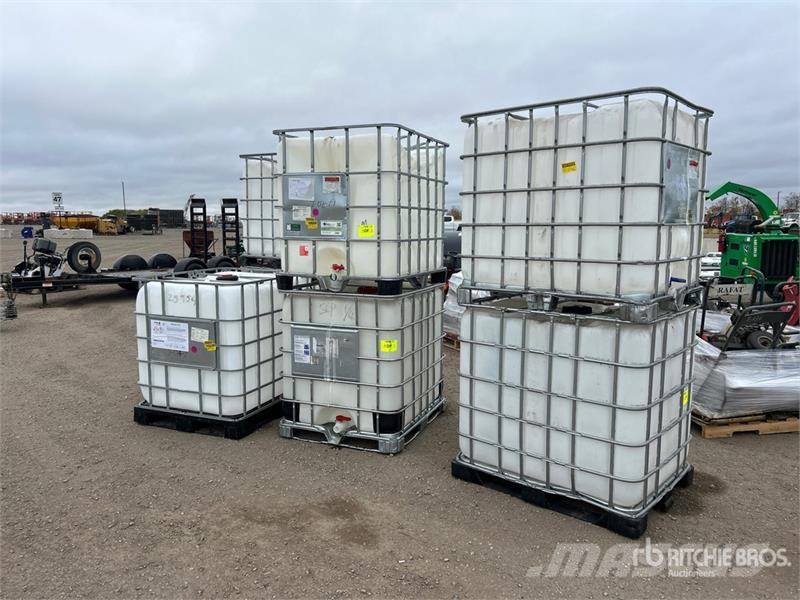  Quantity of (7) Poly Chemical Totes Tank صهاريج الوقود والصهاريج الإضافية
