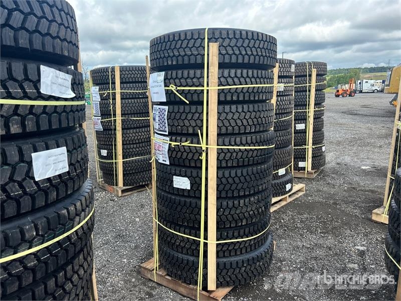 Quantity of (8) 11R22.5 Snow Traction Retread Tire Tyres, wheels and rims