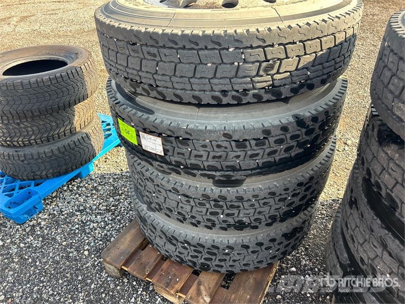 Quantity of (8) 11R22.5 Truck Tires Gume, kotači i naplatci