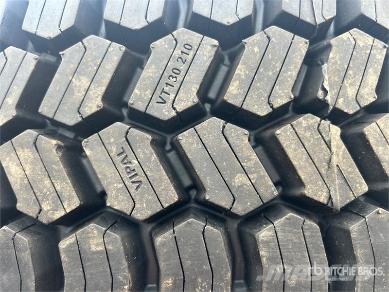  Quantity of (8) 11R22.5 Snow Traction Retread Tire Tyres, wheels and rims