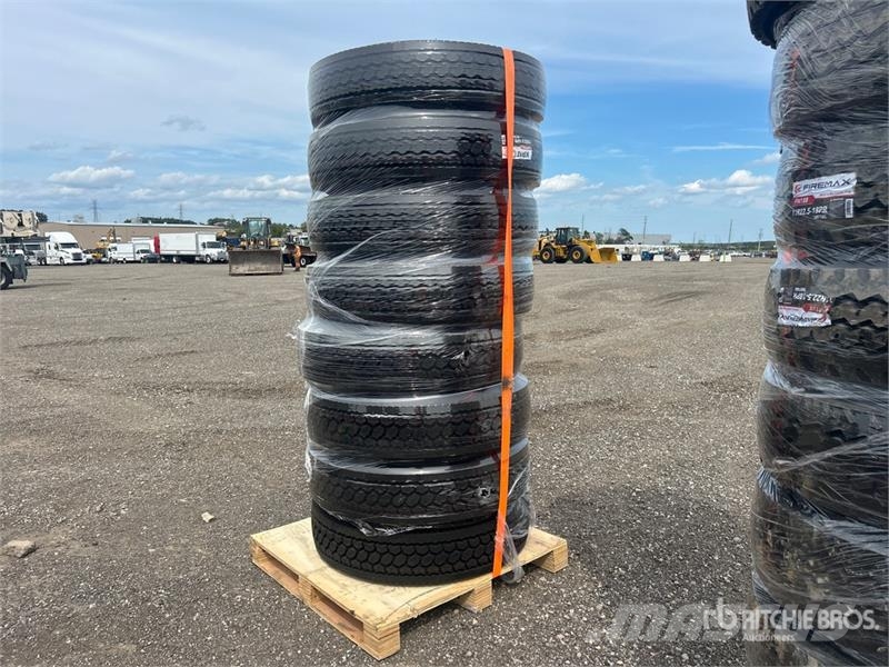 Quantity of (8) 11R22.5 Drive w/Aluminum Rims Tire Banden, wielen en velgen