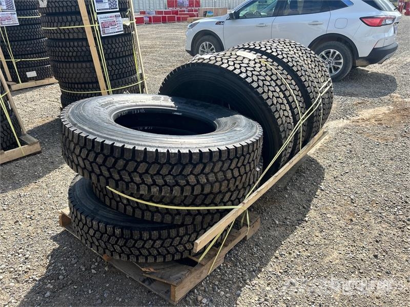 Quantity of (8) 11R22.5 Snow Traction Retread Tire Tyres, wheels and rims