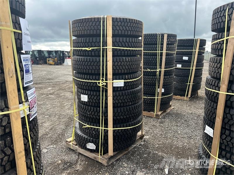  Quantity of (8) 11R22.5 Snow Traction Retread Tire Tyres, wheels and rims