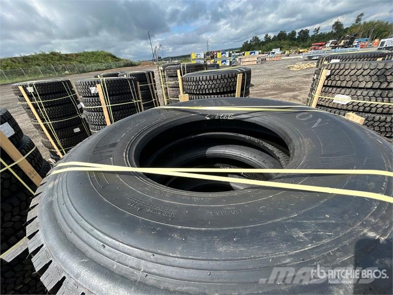 Quantity of (8) 11R22.5 Snow Traction Retread Tire Tyres, wheels and rims