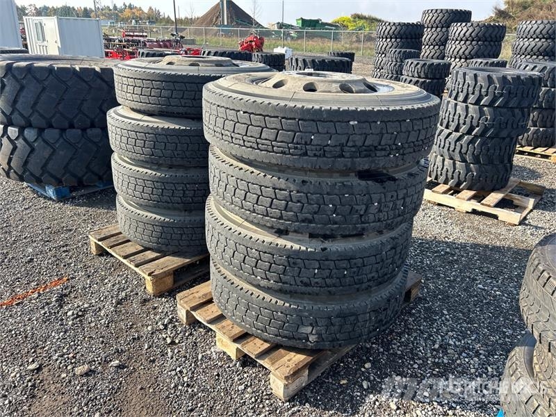 Quantity of (8) 11R22.5 Truck Tires Gume, kotači i naplatci