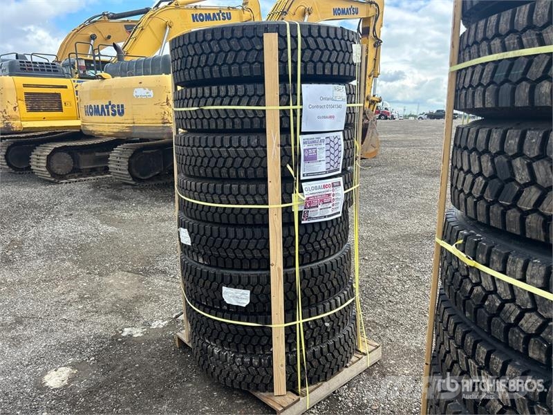  Quantity of (8) 11R22.5 Snow Traction Retread Tire Tyres, wheels and rims