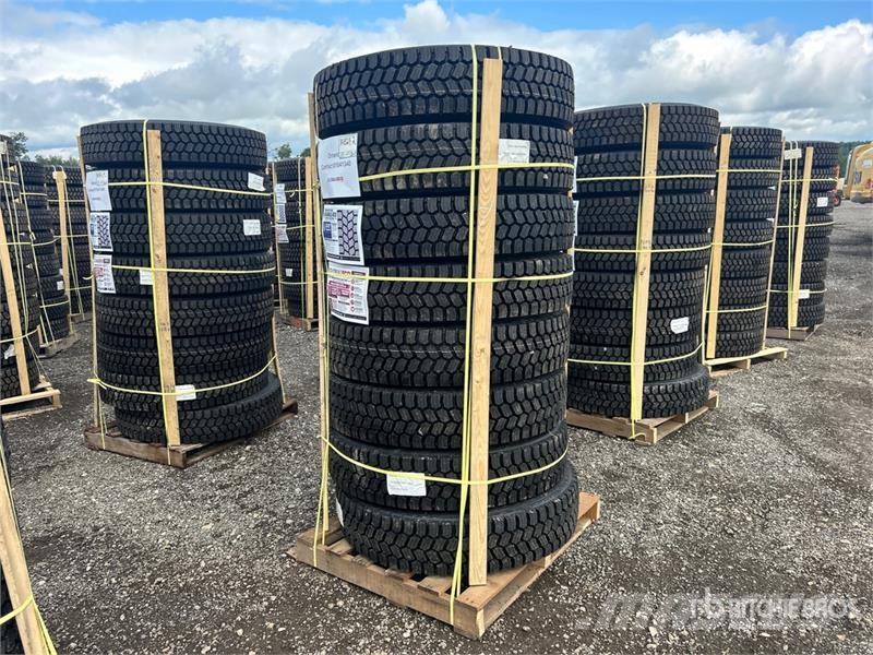  Quantity of (8) 11R22.5 Snow Traction Retread Tire Tyres, wheels and rims