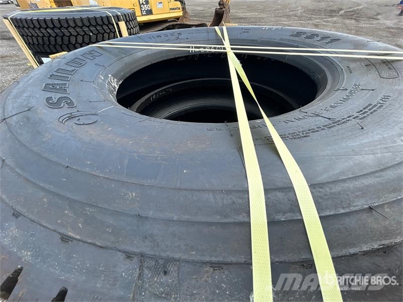  Quantity of (8) 11R22.5 Snow Traction Retread Tire Tyres, wheels and rims