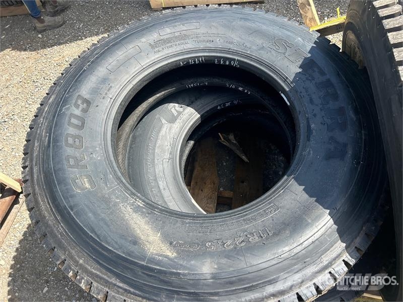 Quantity of (8) 11R22.5 Snow Traction Retread Tire Tyres, wheels and rims