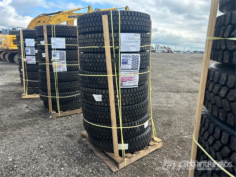  Quantity of (8) 11R22.5 Snow Traction Retread Tire Tyres, wheels and rims