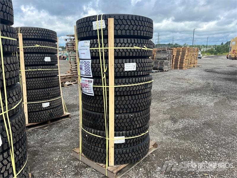 Quantity of (8) 11R22.5 Snow Traction Retread Tire Tyres, wheels and rims