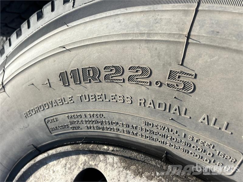 Quantity of (8) 11R22.5 Truck Tires Gume, kotači i naplatci