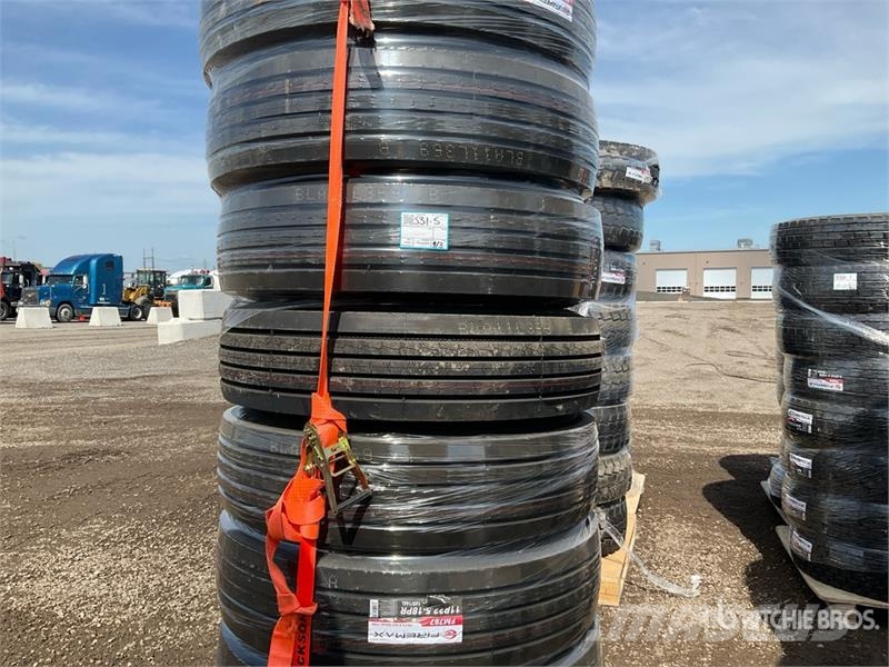 Quantity of (8) 11R22.5 Steer w/ Aluminum Rims Tir Banden, wielen en velgen