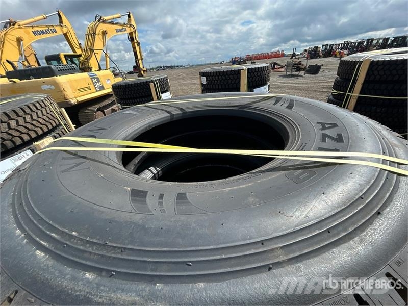 Quantity of (8) 11R22.5 Snow Traction Retread Tire Tyres, wheels and rims