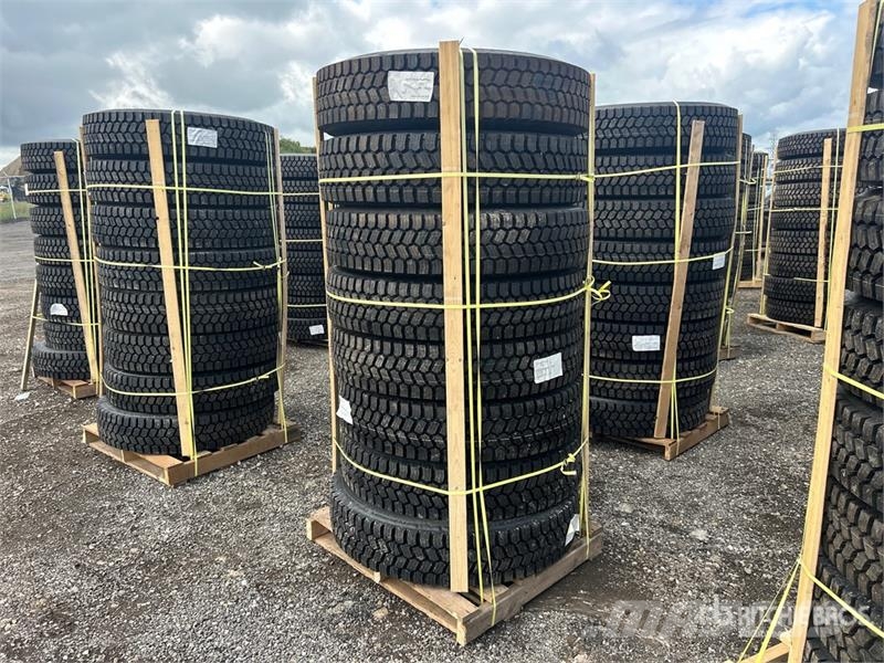  Quantity of (8) 11R22.5 Snow Traction Retread Tire Tyres, wheels and rims