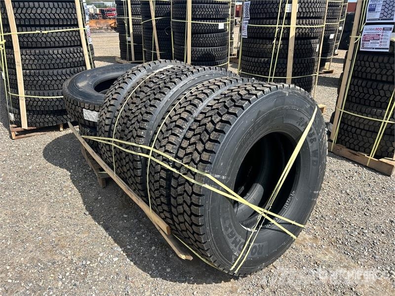 Quantity of (8) 11R22.5 Snow Traction Retread Tire Tyres, wheels and rims