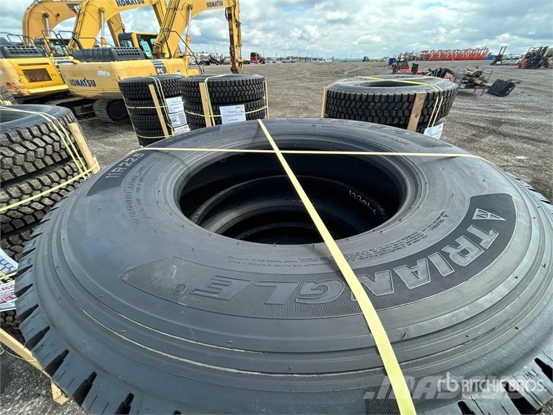 Quantity of (8) 11R22.5 Snow Traction Retread Tire Tyres, wheels and rims