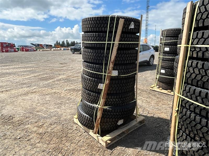 Quantity of (8) 11R22.5 Snow Traction Retread Tire Tyres, wheels and rims