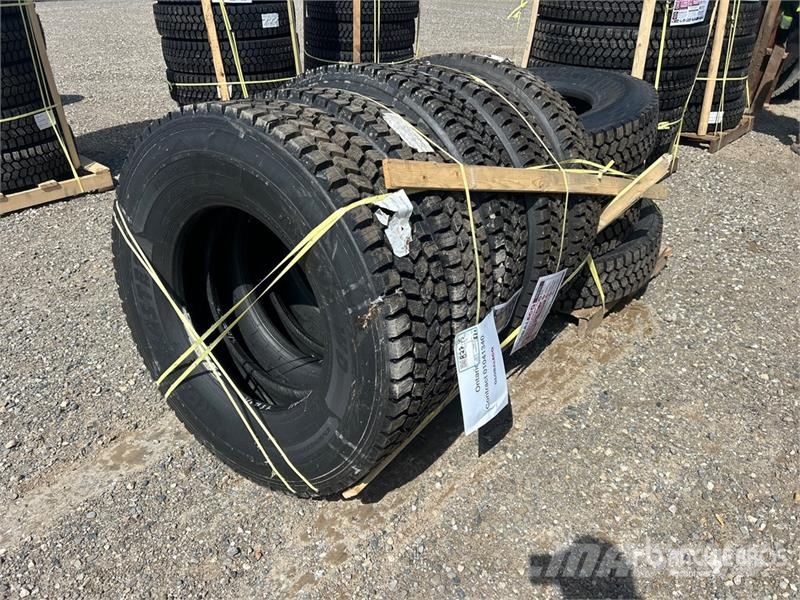 Quantity of (8) 11R22.5 Snow Traction Retread Tire Tyres, wheels and rims
