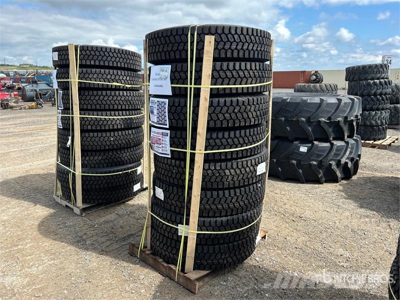  Quantity of (8) 11R22.5 Snow Traction Retread Tire Tyres, wheels and rims