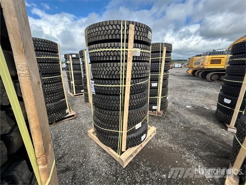 Quantity of (8) 11R22.5 Snow Traction Retread Tire Tyres, wheels and rims