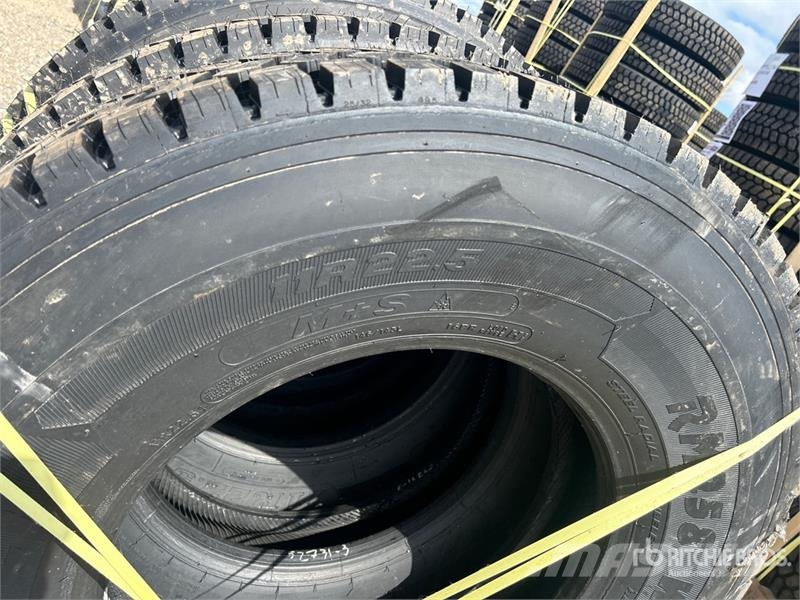 Quantity of (8) 11R22.5 Snow Traction Retread Tire Tyres, wheels and rims