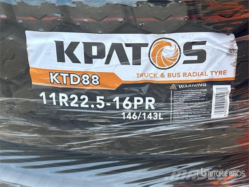 Quantity of (8) 11R22.5 Drive w/Aluminum Rims Tire Banden, wielen en velgen
