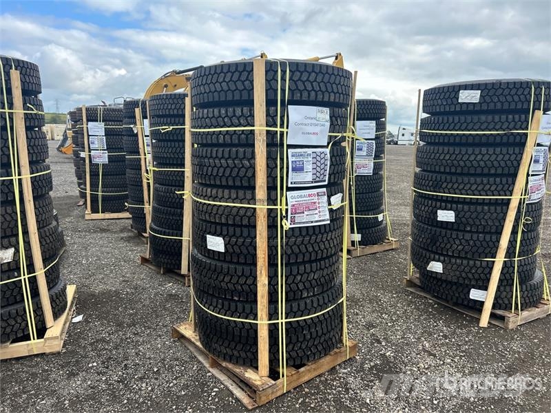  Quantity of (8) 11R22.5 Snow Traction Retread Tire Tyres, wheels and rims