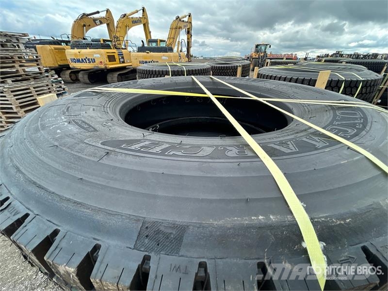 Quantity of (8) 11R22.5 Snow Traction Retread Tire Tyres, wheels and rims