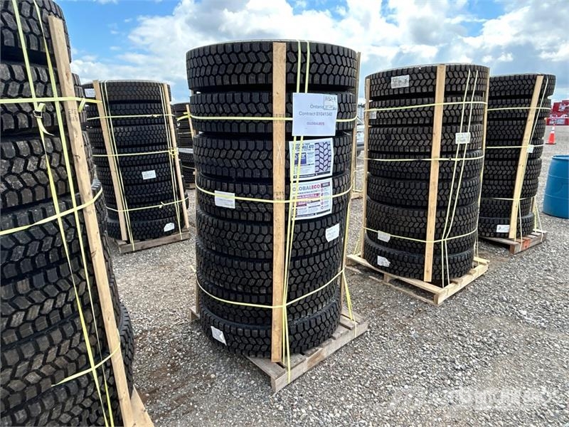Quantity of (8) 11R22.5 Snow Traction Retread Tire Tyres, wheels and rims