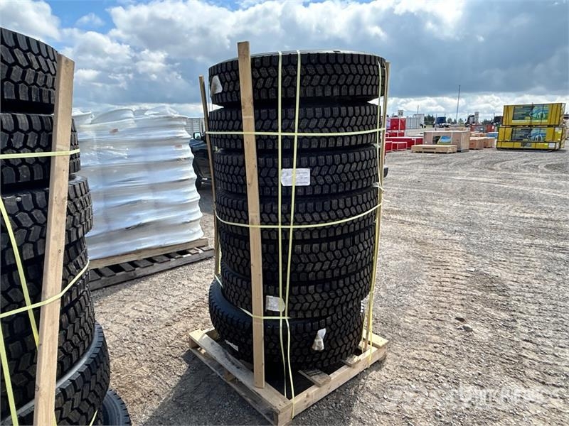 Quantity of (8) 11R22.5 Snow Traction Retread Tire Tyres, wheels and rims