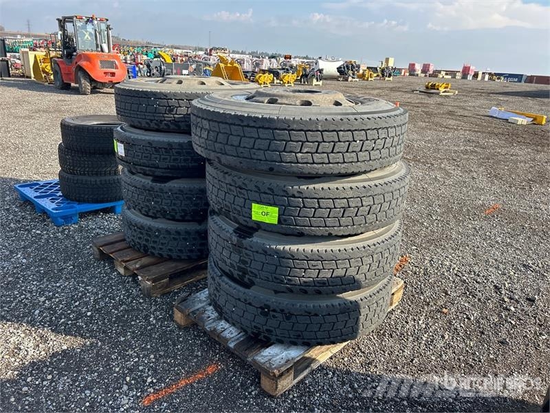 Quantity of (8) 11R22.5 Truck Tires Gume, kotači i naplatci
