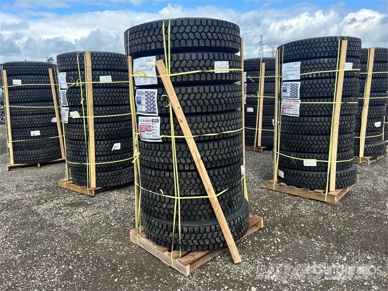  Quantity of (8) 11R22.5 Snow Traction Retread Tire Tyres, wheels and rims