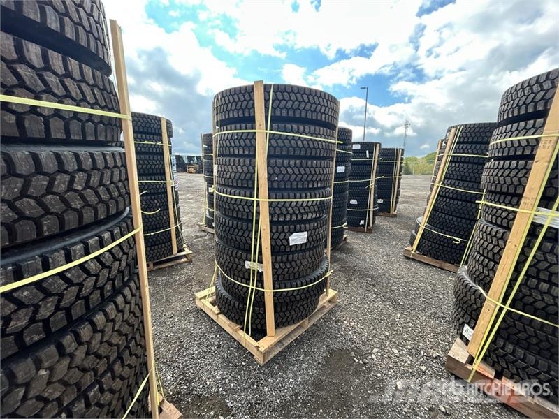 Quantity of (8) 11R22.5 Snow Traction Retread Tire Tyres, wheels and rims